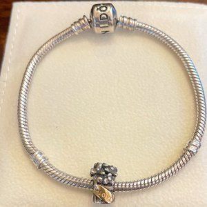 Two-tone Pandora love bouquet charm